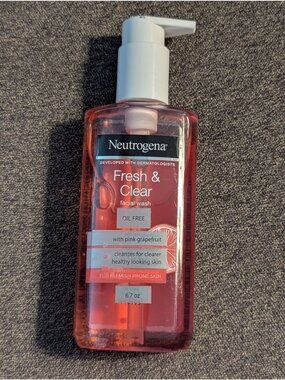 Neutrogena Fresh & Clear Pink Grapefruit Oil Free Facial Wash For Blemish Prone